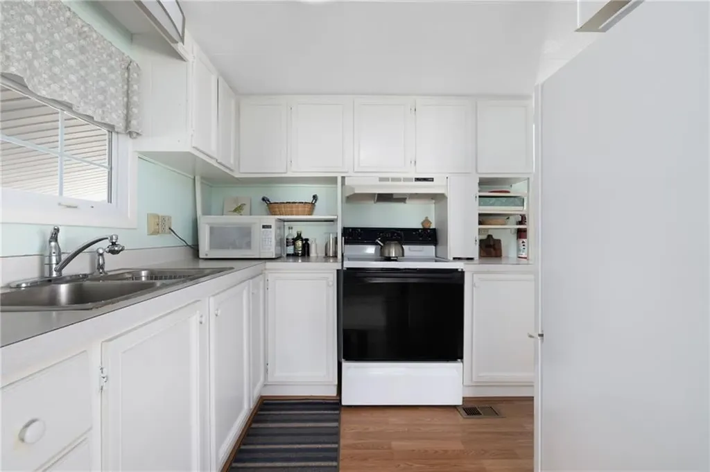 27 Woodward Road Lincoln RI 02865