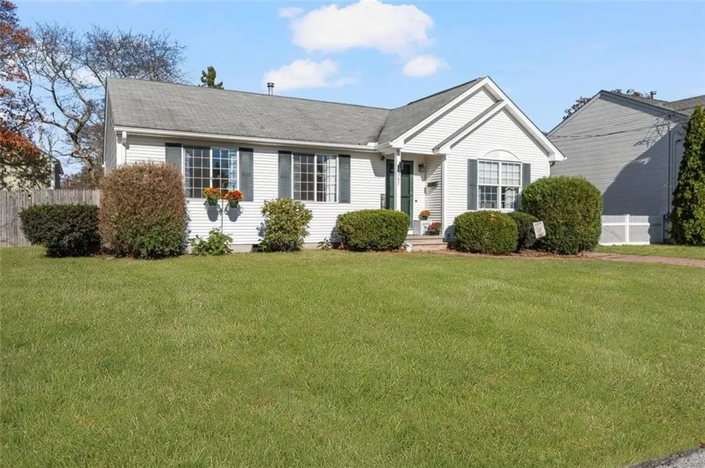 367 Asylum Road Warwick RI 02886