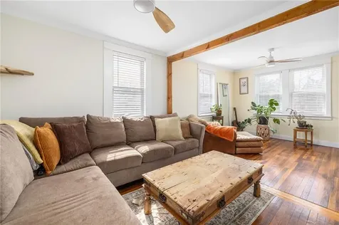 4588 Main Road Tiverton RI 02878