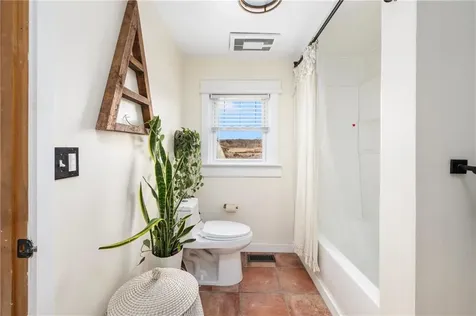 4588 Main Road Tiverton RI 02878