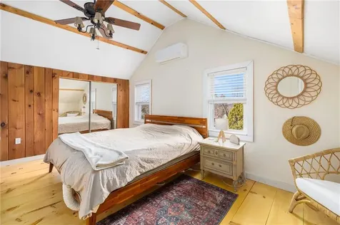 4588 Main Road Tiverton RI 02878