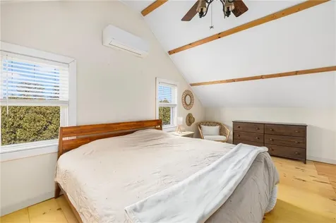 4588 Main Road Tiverton RI 02878