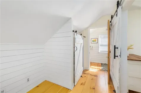 4588 Main Road Tiverton RI 02878