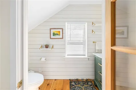 4588 Main Road Tiverton RI 02878