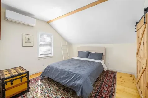 4588 Main Road Tiverton RI 02878