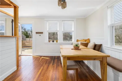 4588 Main Road Tiverton RI 02878