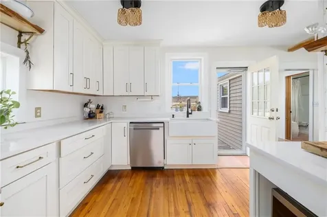 4588 Main Road Tiverton RI 02878