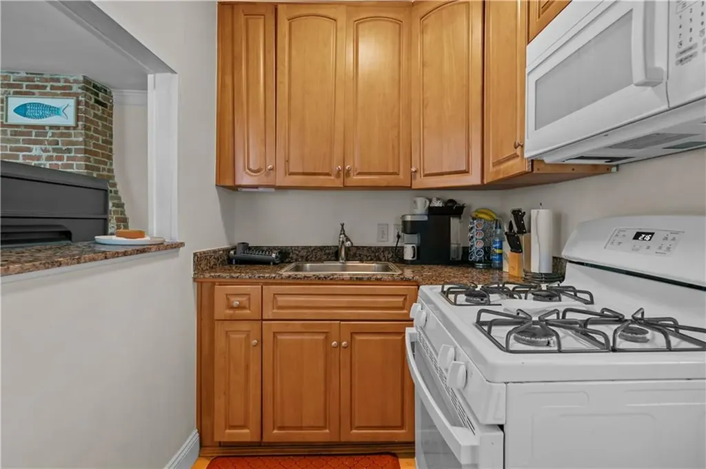 29 Dean Avenue Newport RI 02840