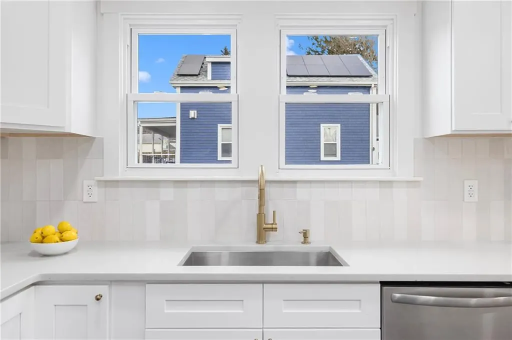 15 Sheffield Avenue Newport RI 02840