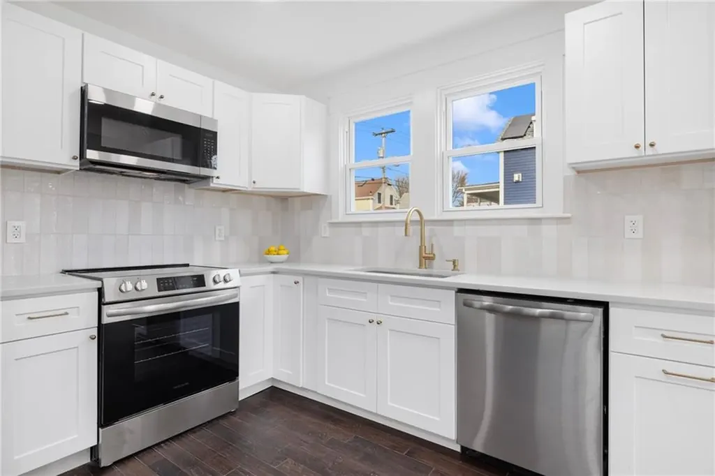 15 Sheffield Avenue Newport RI 02840