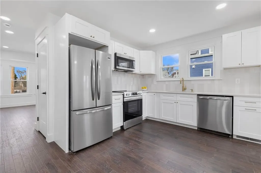 15 Sheffield Avenue Newport RI 02840