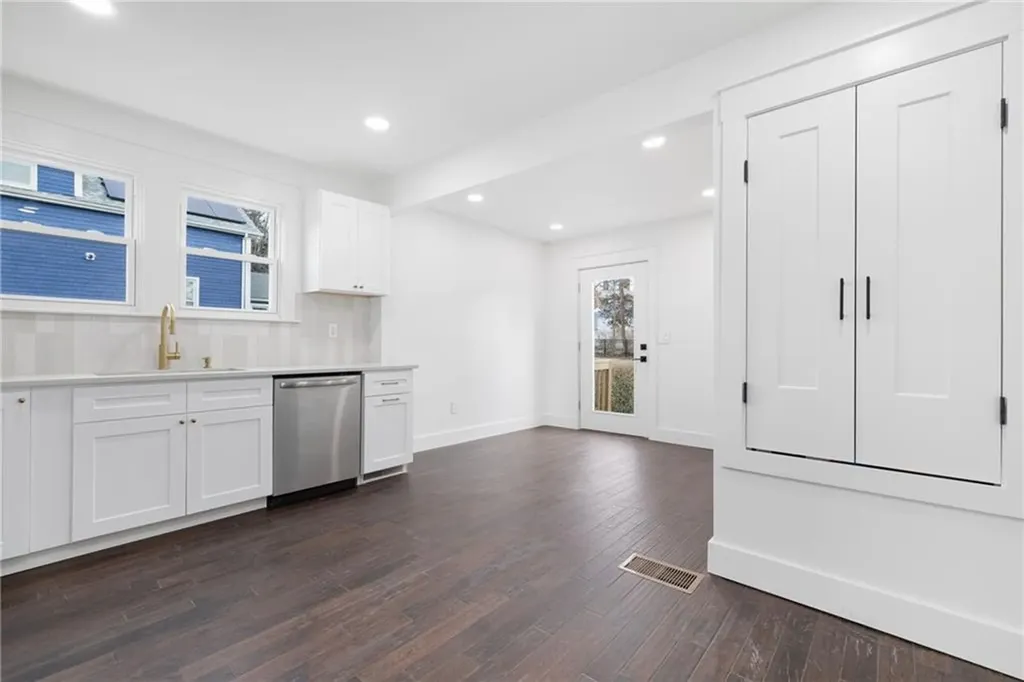 15 Sheffield Avenue Newport RI 02840