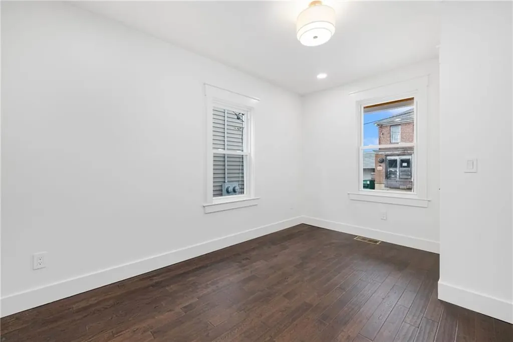 15 Sheffield Avenue Newport RI 02840