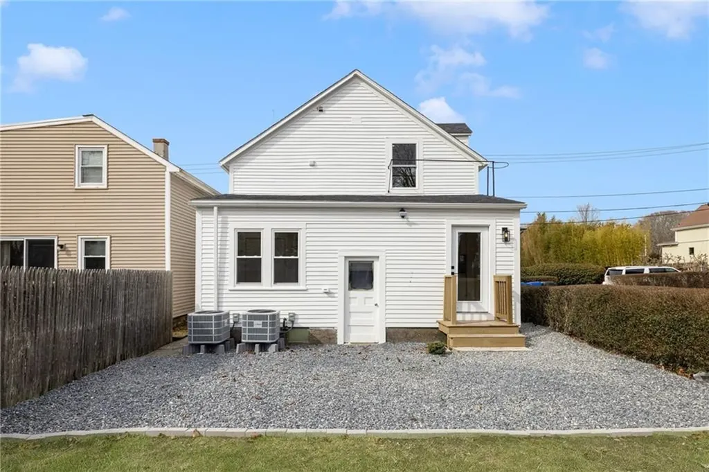 15 Sheffield Avenue Newport RI 02840