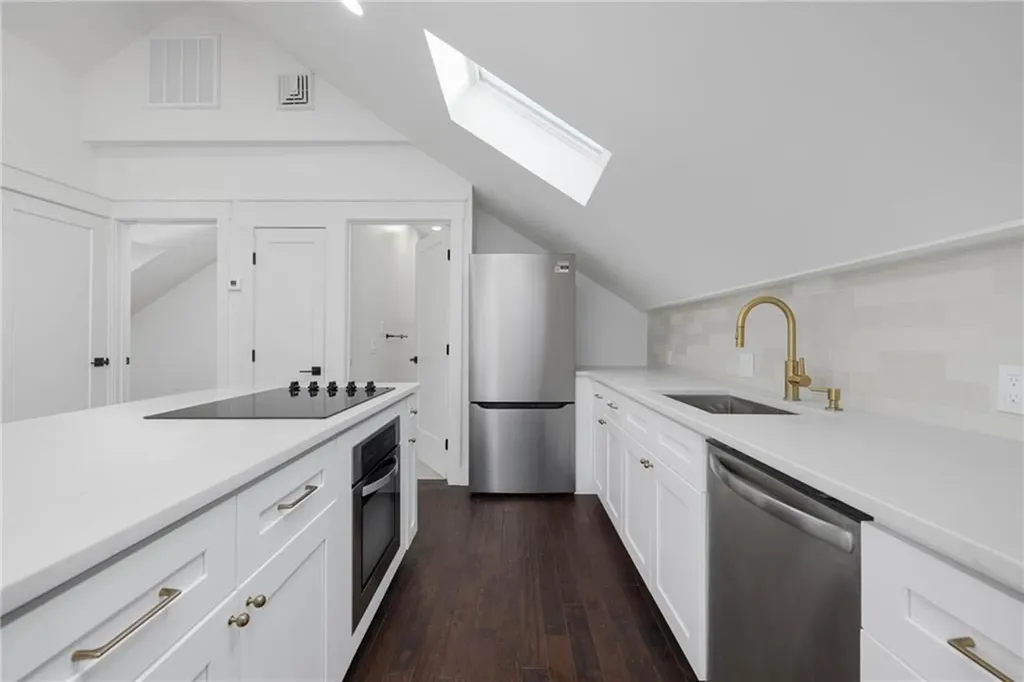 15 Sheffield Avenue Newport RI 02840