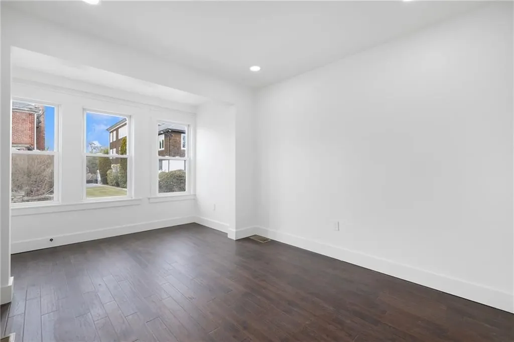 15 Sheffield Avenue Newport RI 02840
