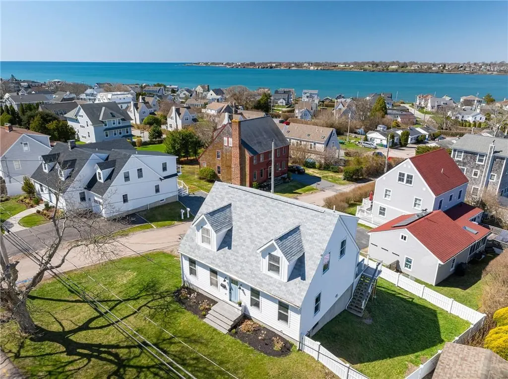 433 Wolcott Avenue Middletown RI 02842