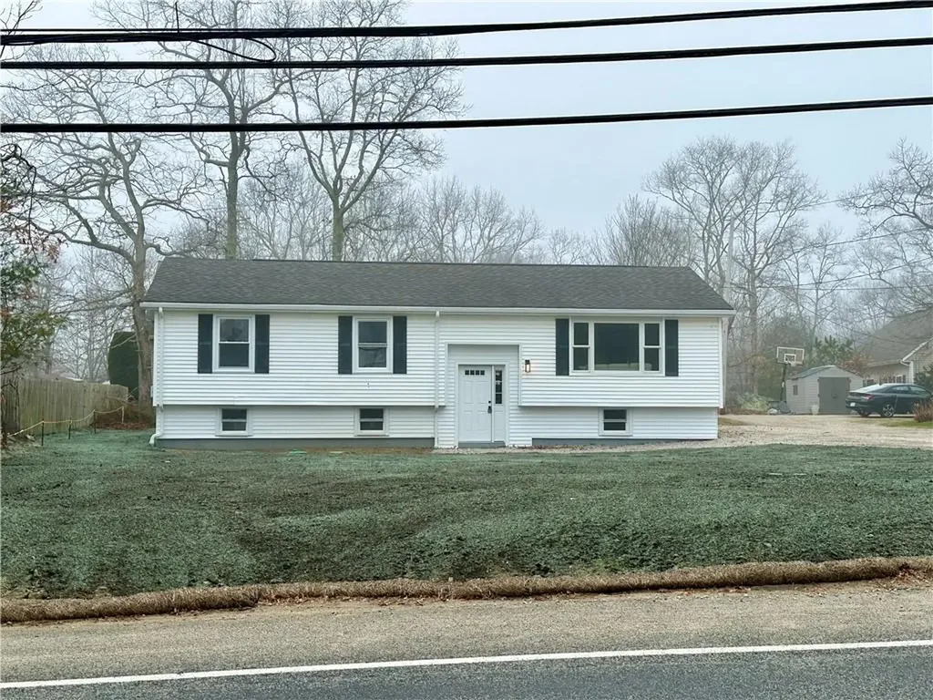 137 Crandall Road Tiverton RI 02878