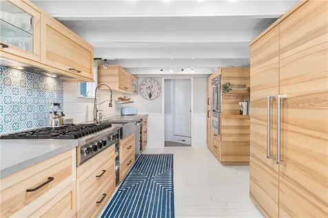 1597 Main Road Tiverton RI 02878