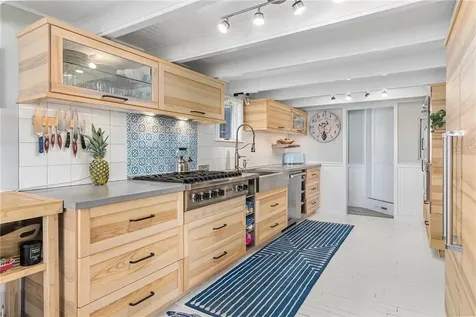 1597 Main Road Tiverton RI 02878