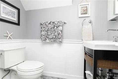 1597 Main Road Tiverton RI 02878