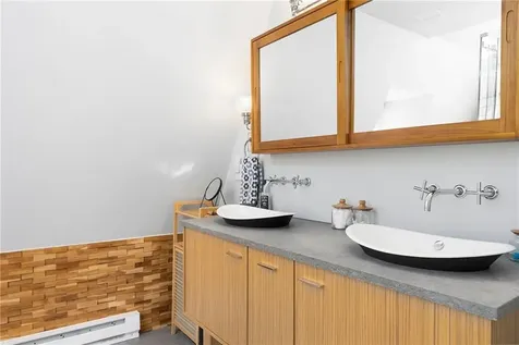 1597 Main Road Tiverton RI 02878