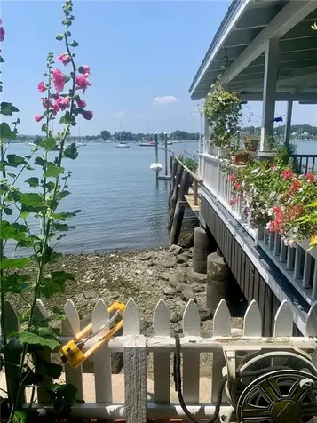 1597 Main Road Tiverton RI 02878