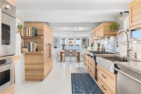 1597 Main Road Tiverton RI 02878