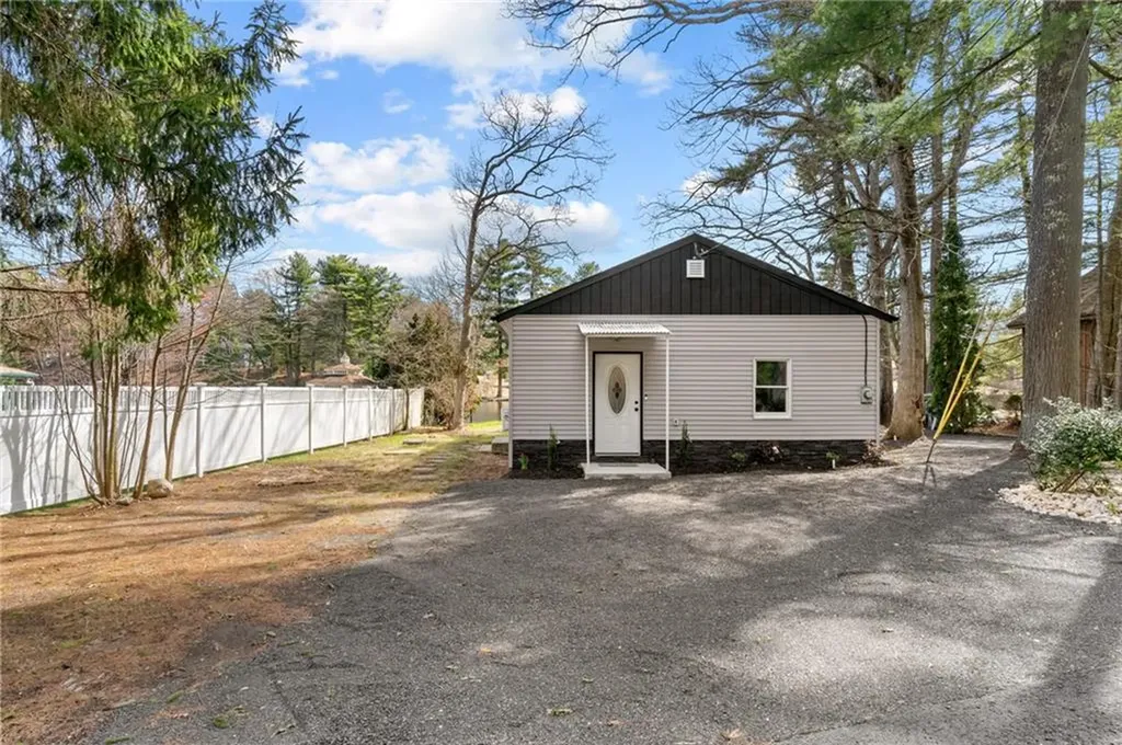 171 Lakehurst Drive Coventry RI 02816