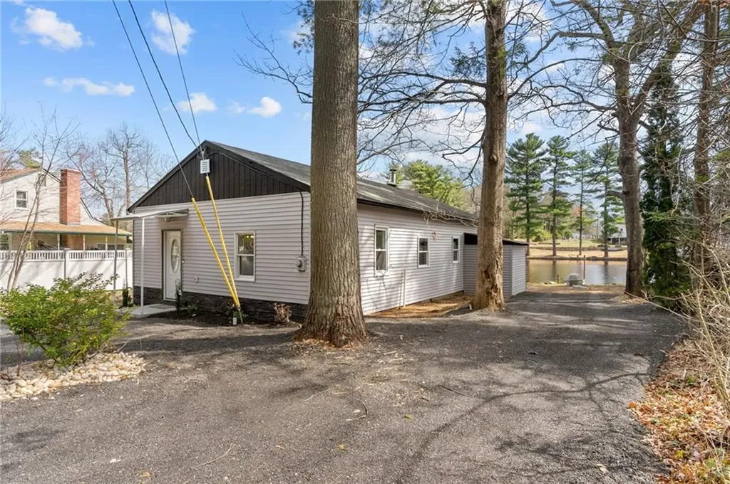 171 Lakehurst Drive Coventry RI 02816