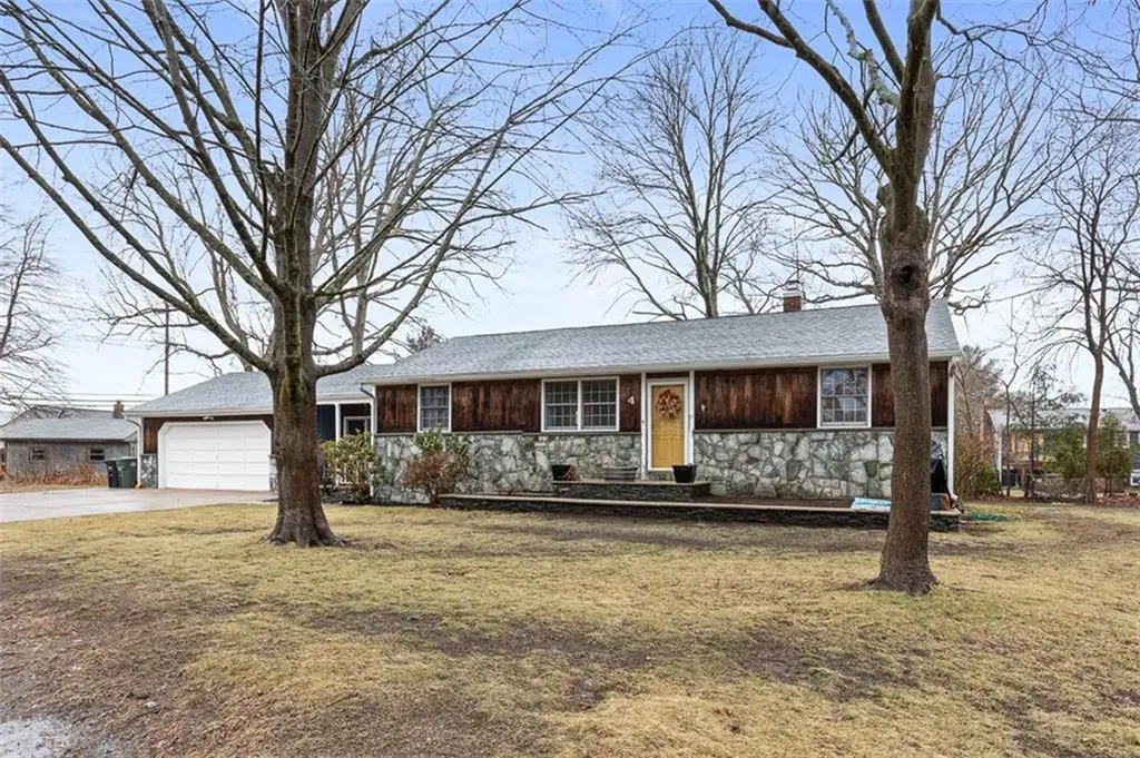 4 Carolyn Street Coventry RI 02816
