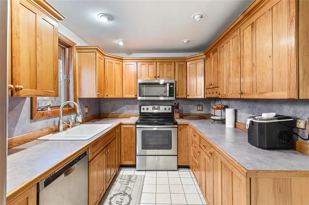 4 Carolyn Street Coventry RI 02816