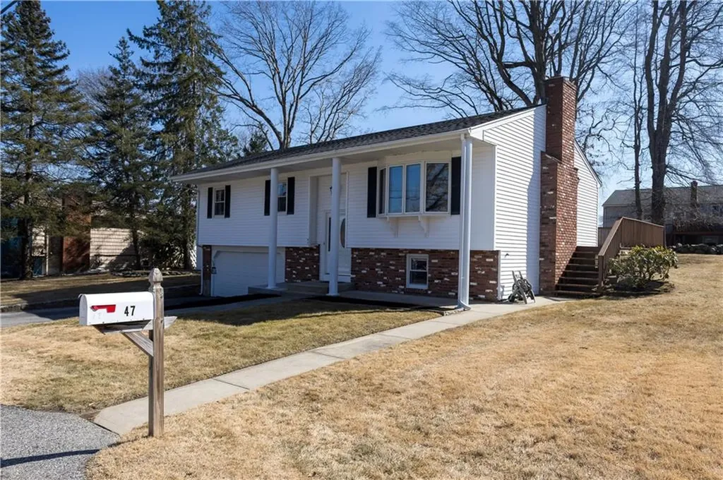 47 Birchwood Lane West Warwick RI 02893