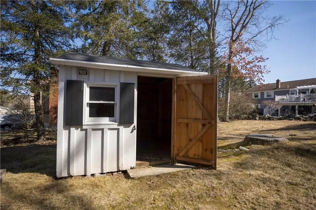 47 Birchwood Lane West Warwick RI 02893