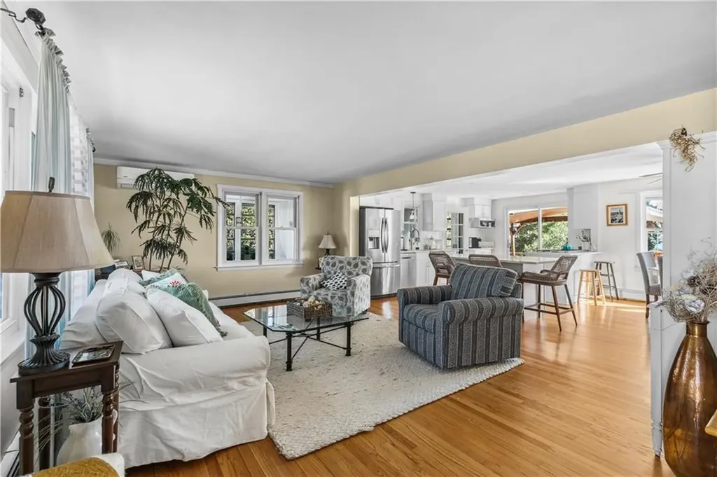 20 Blackmore Street Warwick RI 02818