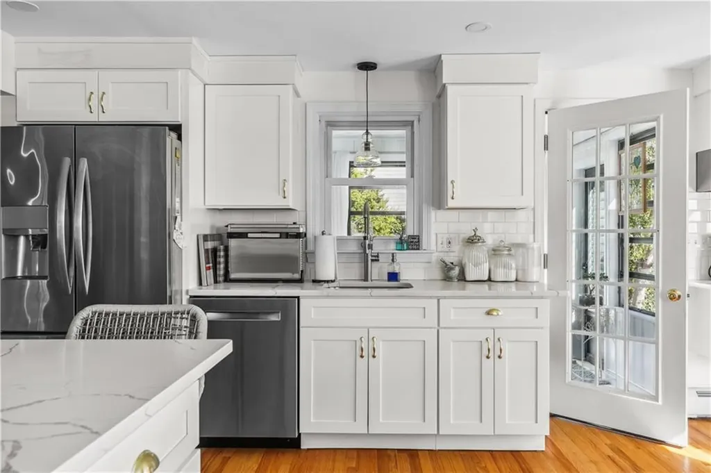 20 Blackmore Street Warwick RI 02818