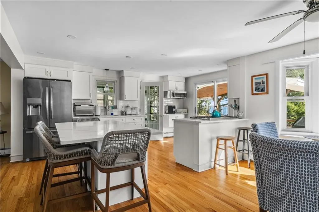 20 Blackmore Street Warwick RI 02818