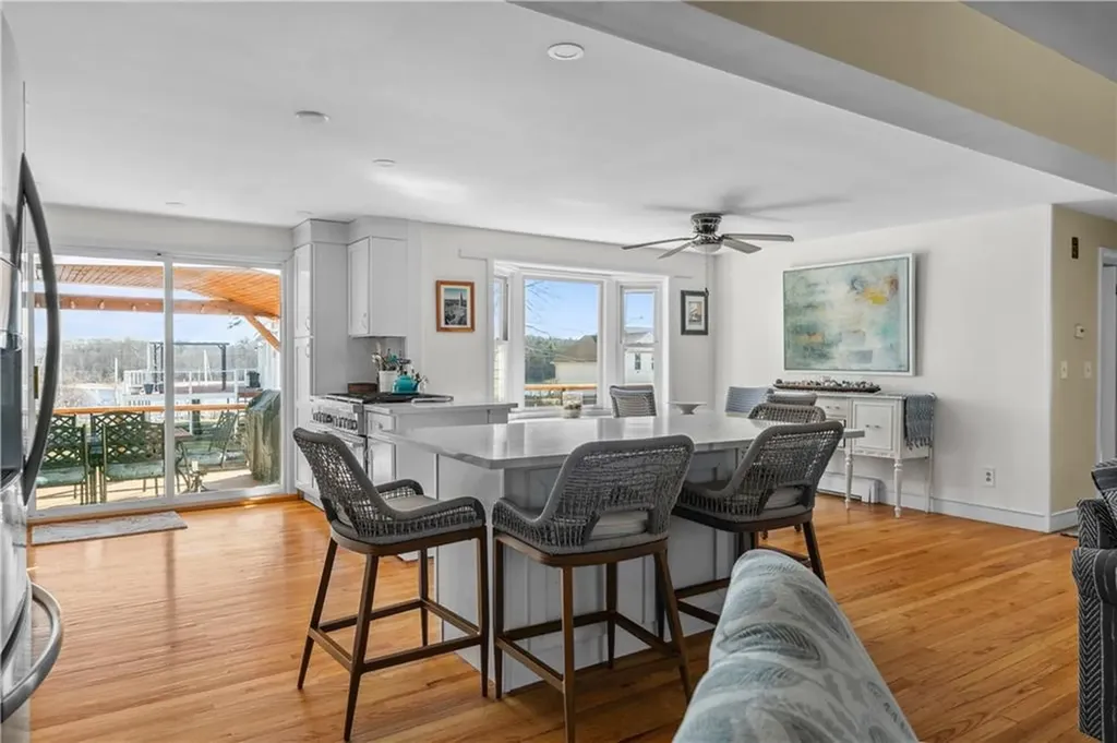 20 Blackmore Street Warwick RI 02818