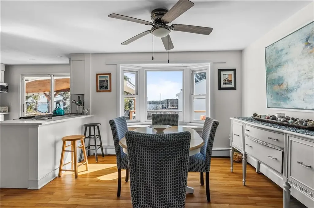 20 Blackmore Street Warwick RI 02818