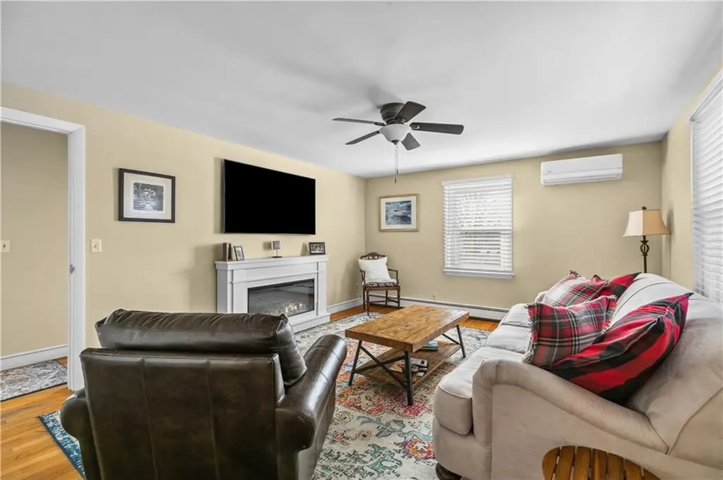 20 Blackmore Street Warwick RI 02818