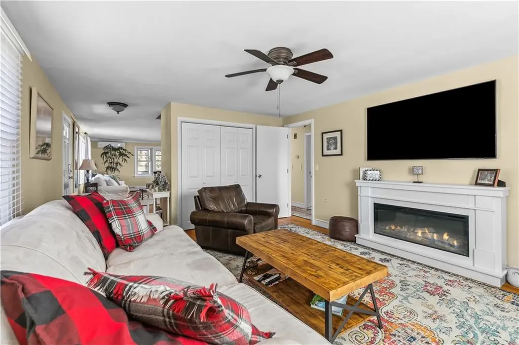 20 Blackmore Street Warwick RI 02818