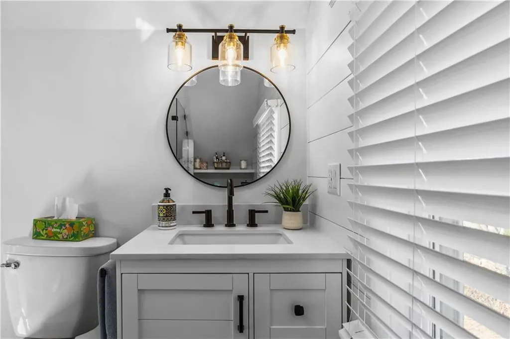 20 Blackmore Street Warwick RI 02818