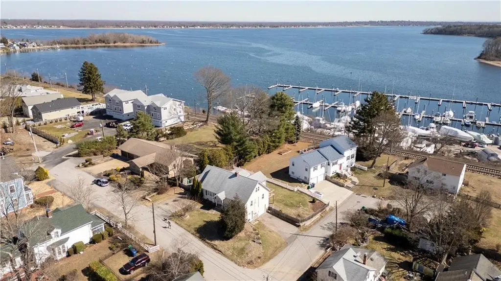 20 Blackmore Street Warwick RI 02818