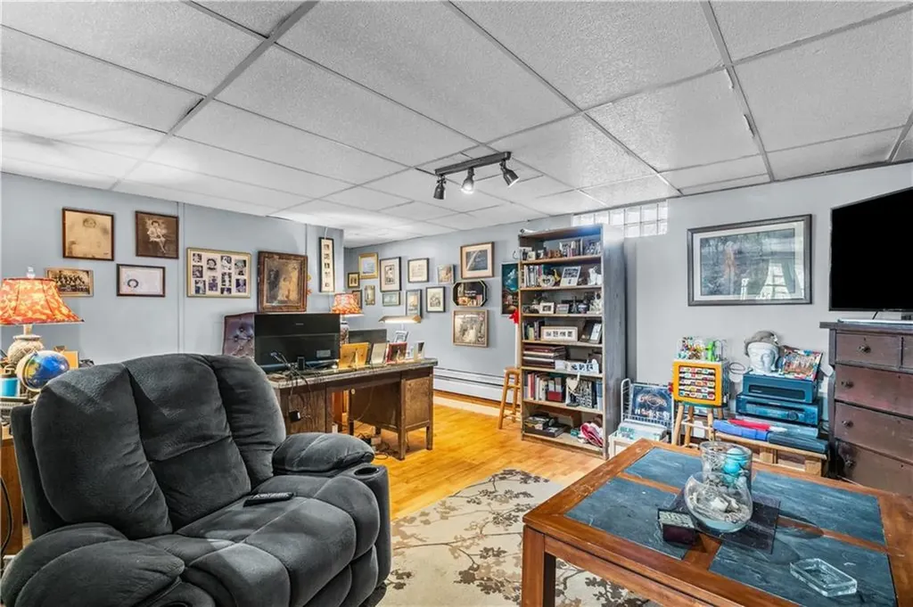 20 Blackmore Street Warwick RI 02818