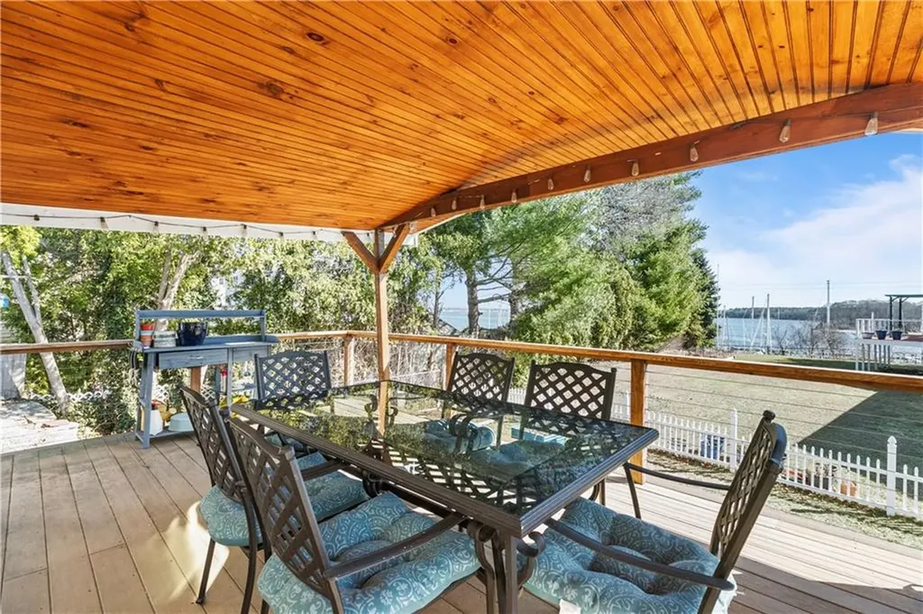 20 Blackmore Street Warwick RI 02818