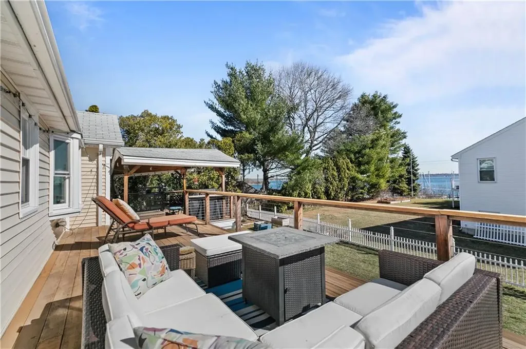 20 Blackmore Street Warwick RI 02818