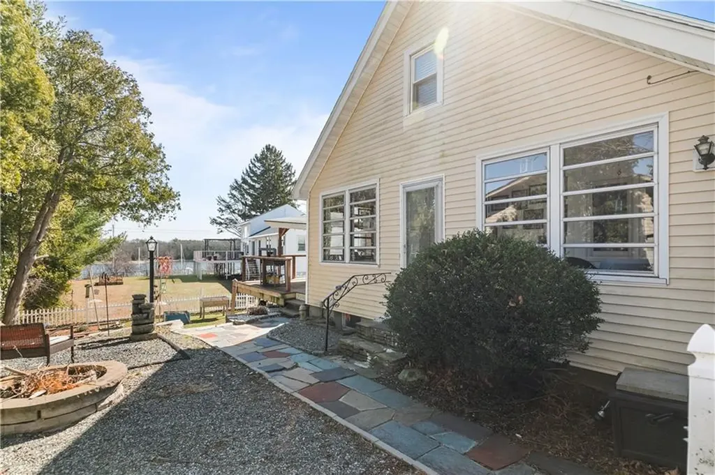 20 Blackmore Street Warwick RI 02818