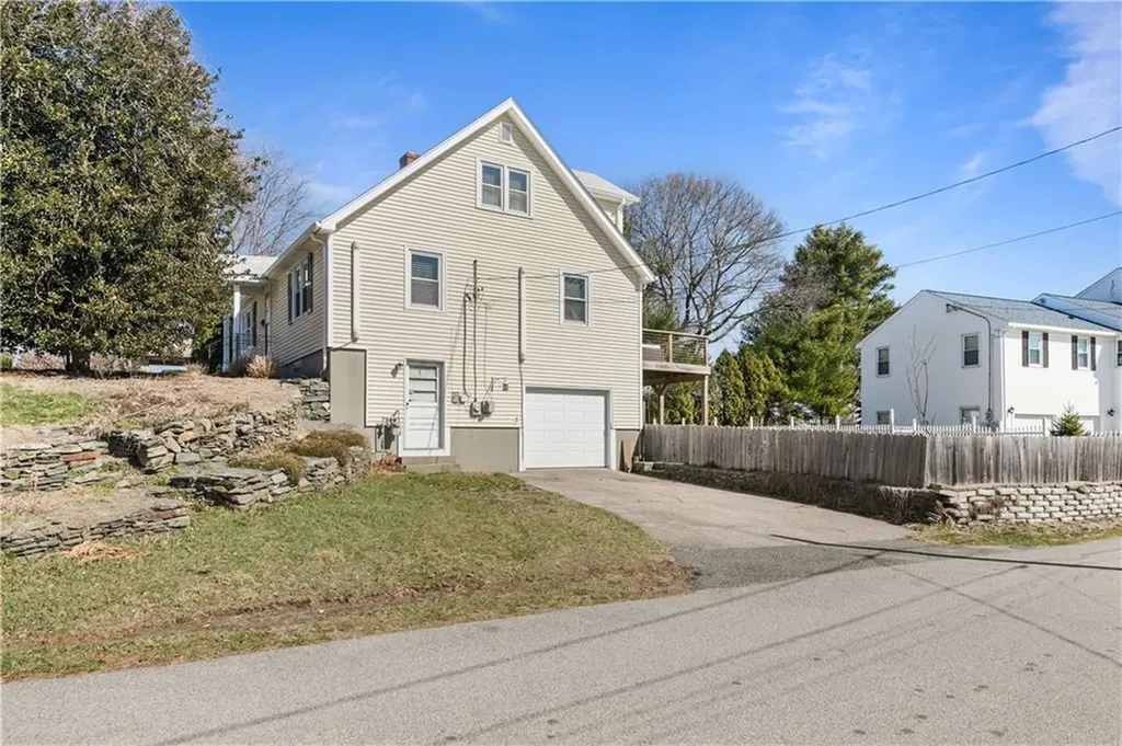 20 Blackmore Street Warwick RI 02818