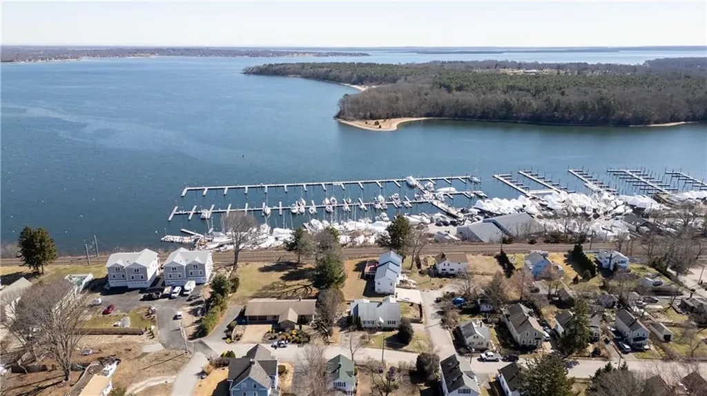 20 Blackmore Street Warwick RI 02818