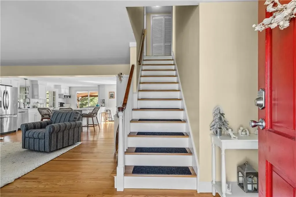 20 Blackmore Street Warwick RI 02818